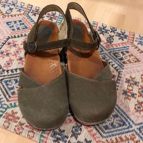 canvas clogs